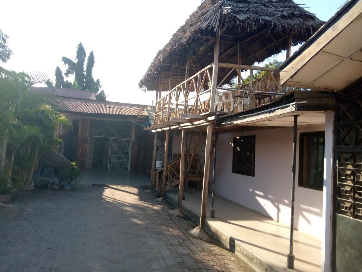 Kicec Bar And Guest House Airport Daressalam Exterior foto