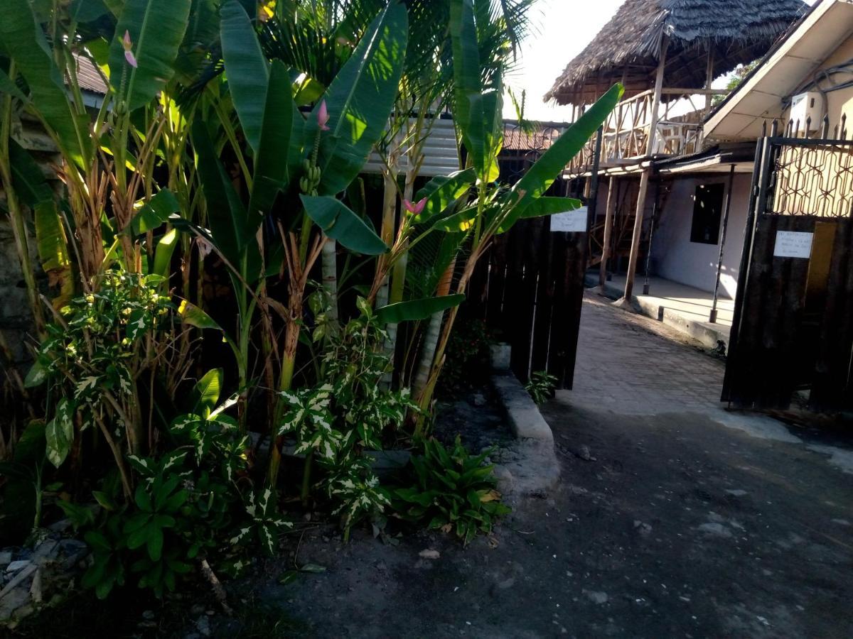 Kicec Bar And Guest House Airport Daressalam Exterior foto