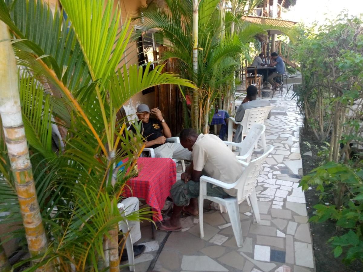 Kicec Bar And Guest House Airport Daressalam Exterior foto