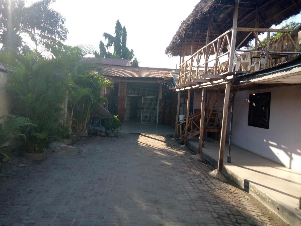Kicec Bar And Guest House Airport Daressalam Exterior foto
