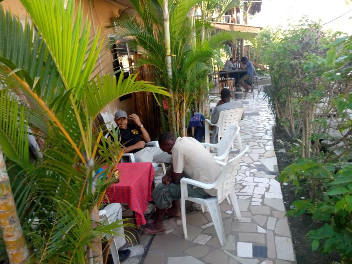 Kicec Bar And Guest House Airport Daressalam Exterior foto