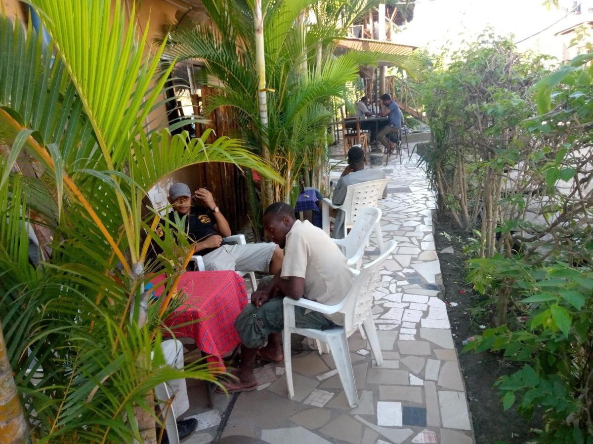 Kicec Bar And Guest House Airport Daressalam Exterior foto