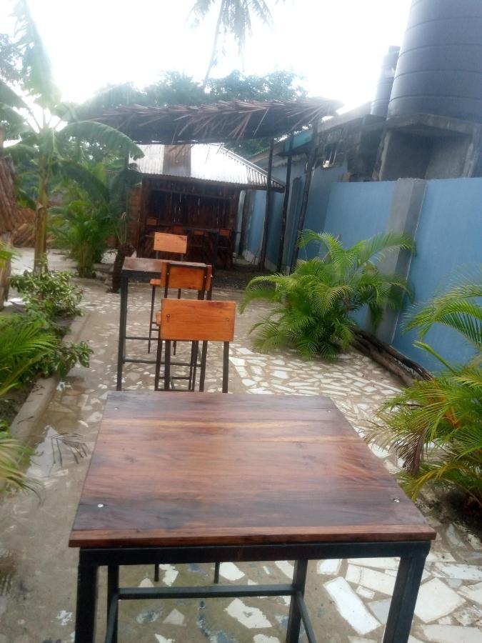 Kicec Bar And Guest House Airport Daressalam Exterior foto